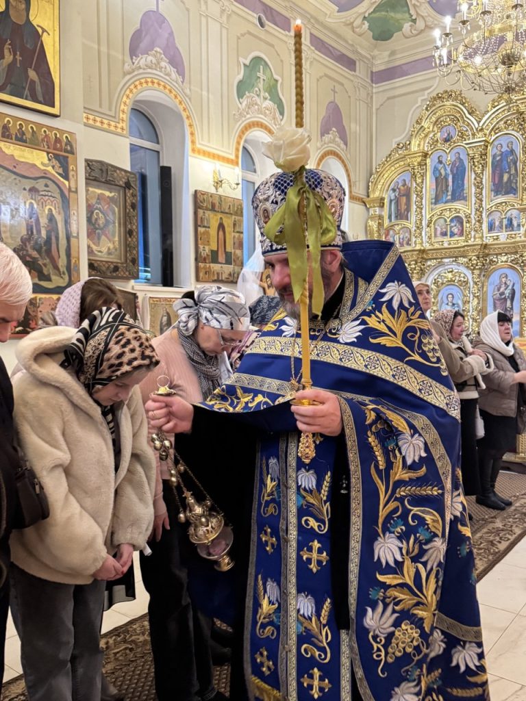 Всенічне бдіння напередодні свята Введення в Храм Пресвятої Владичиці нашої Богородиці.