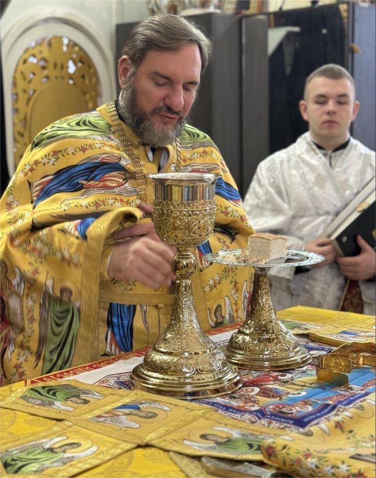 Божественна Літургія у день пам’яті Святителя Миколая ,архієпископа Мир Лікійських,чудотворця.
