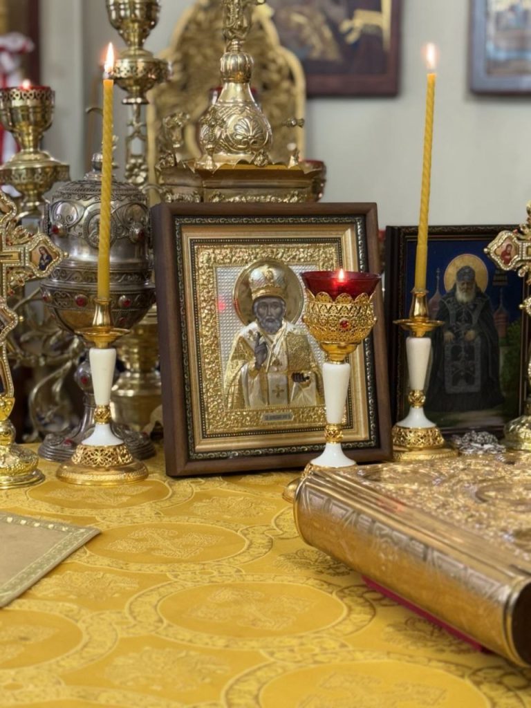 Божественна Літургія у день пам’яті Святителя Миколая ,архієпископа Мир Лікійських,чудотворця.