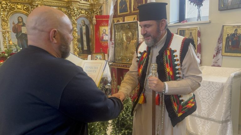 Світло Різдва: представники Полтавської ОВА завітали до монастиря з молитвою та вітаннями.