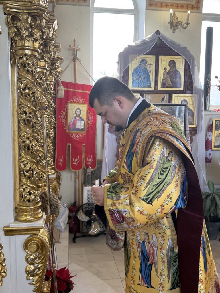 У неділю по Різдві Христовому архімандрит Феодосій очолив Божественну літургію.