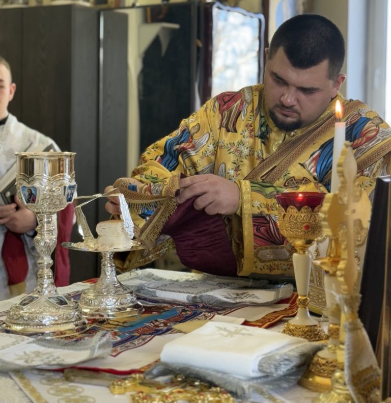 У неділю по Різдві Христовому архімандрит Феодосій очолив Божественну літургію.