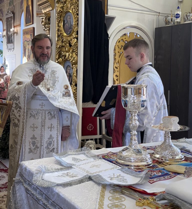 У неділю по Різдві Христовому архімандрит Феодосій очолив Божественну літургію.