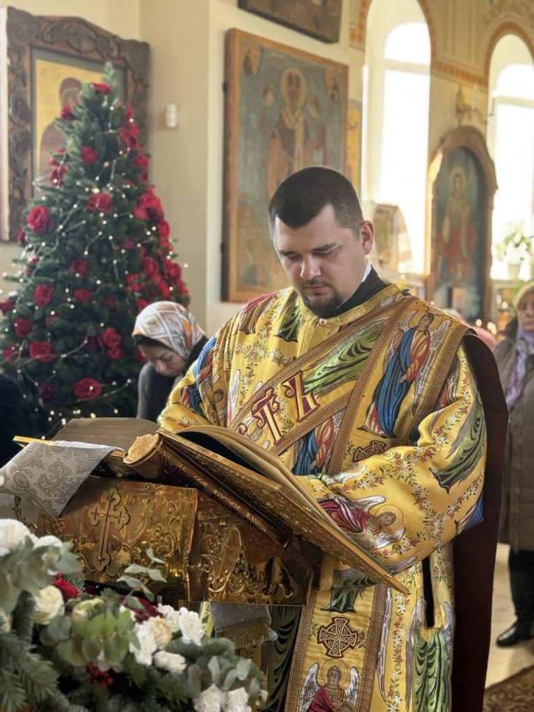 У неділю по Різдві Христовому архімандрит Феодосій очолив Божественну літургію.