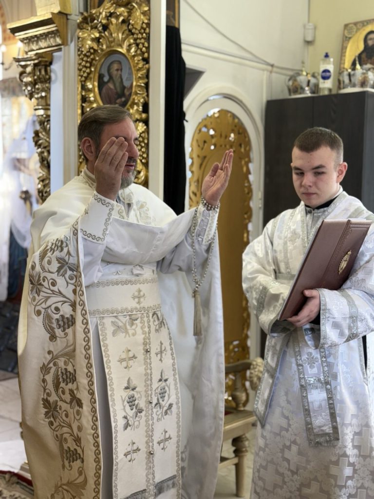 У неділю по Різдві Христовому архімандрит Феодосій очолив Божественну літургію.