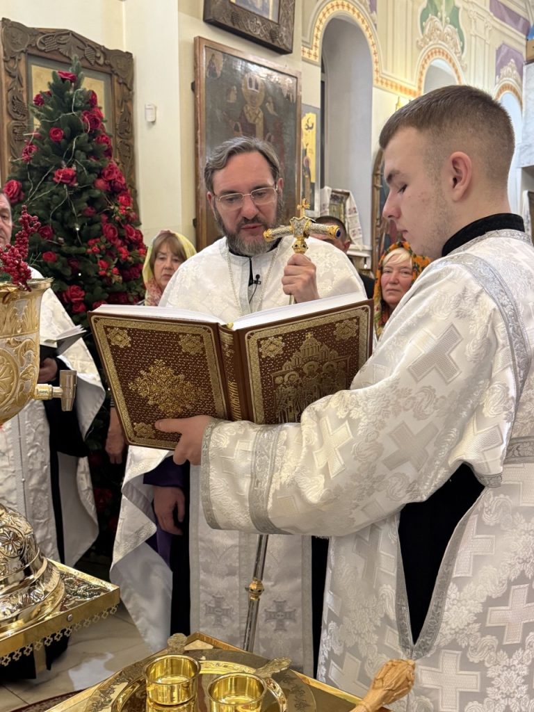Всенічне бдіння напередодні свята Богоявлення.