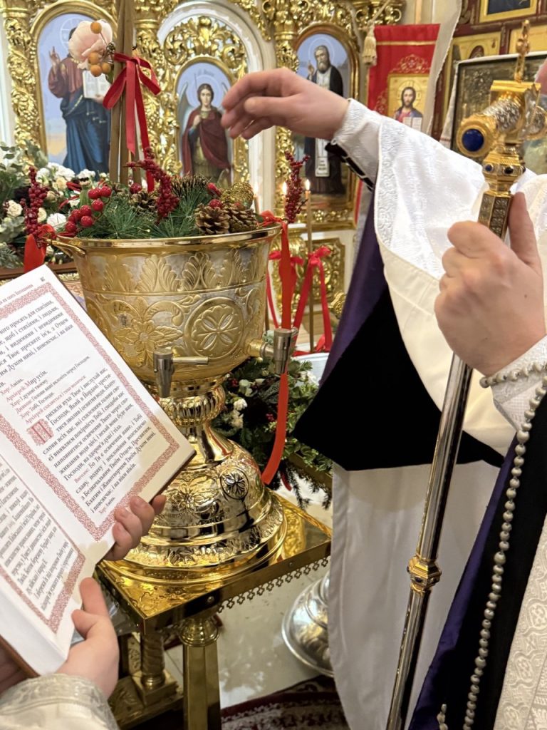 Всенічне бдіння напередодні свята Богоявлення.
