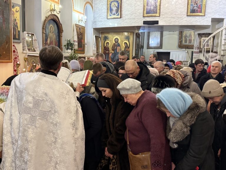 Всенічне бдіння напередодні свята Богоявлення.