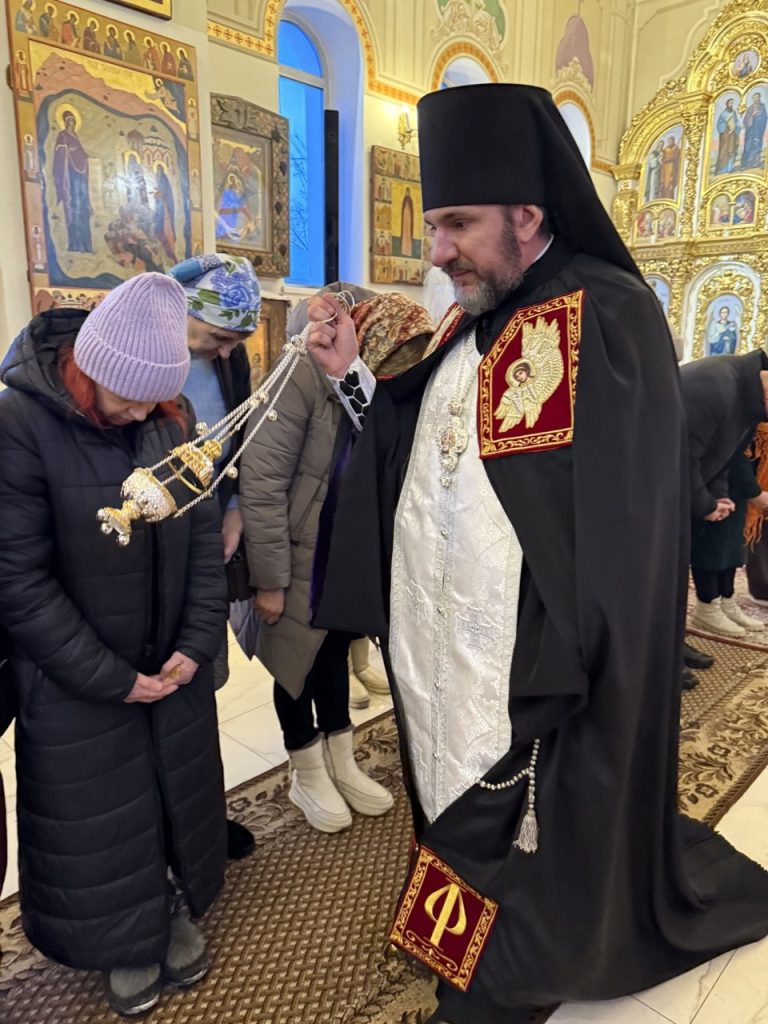 Всенічне бдіння напередодні свята Богоявлення.