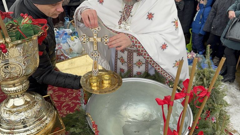 СВЯТО БОГОЯВЛЕННЯ(ХРЕЩЕННЯ ГОСПОДНЄ).ВЕЛИКЕ ОСВЯЧЕННЯ ВОДИ.