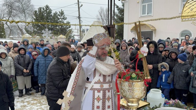 СВЯТО БОГОЯВЛЕННЯ(ХРЕЩЕННЯ ГОСПОДНЄ).ВЕЛИКЕ ОСВЯЧЕННЯ ВОДИ.