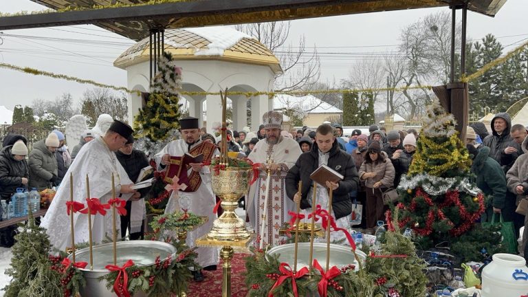 СВЯТО БОГОЯВЛЕННЯ(ХРЕЩЕННЯ ГОСПОДНЄ).ВЕЛИКЕ ОСВЯЧЕННЯ ВОДИ.