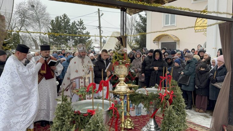 СВЯТО БОГОЯВЛЕННЯ(ХРЕЩЕННЯ ГОСПОДНЄ).ВЕЛИКЕ ОСВЯЧЕННЯ ВОДИ.