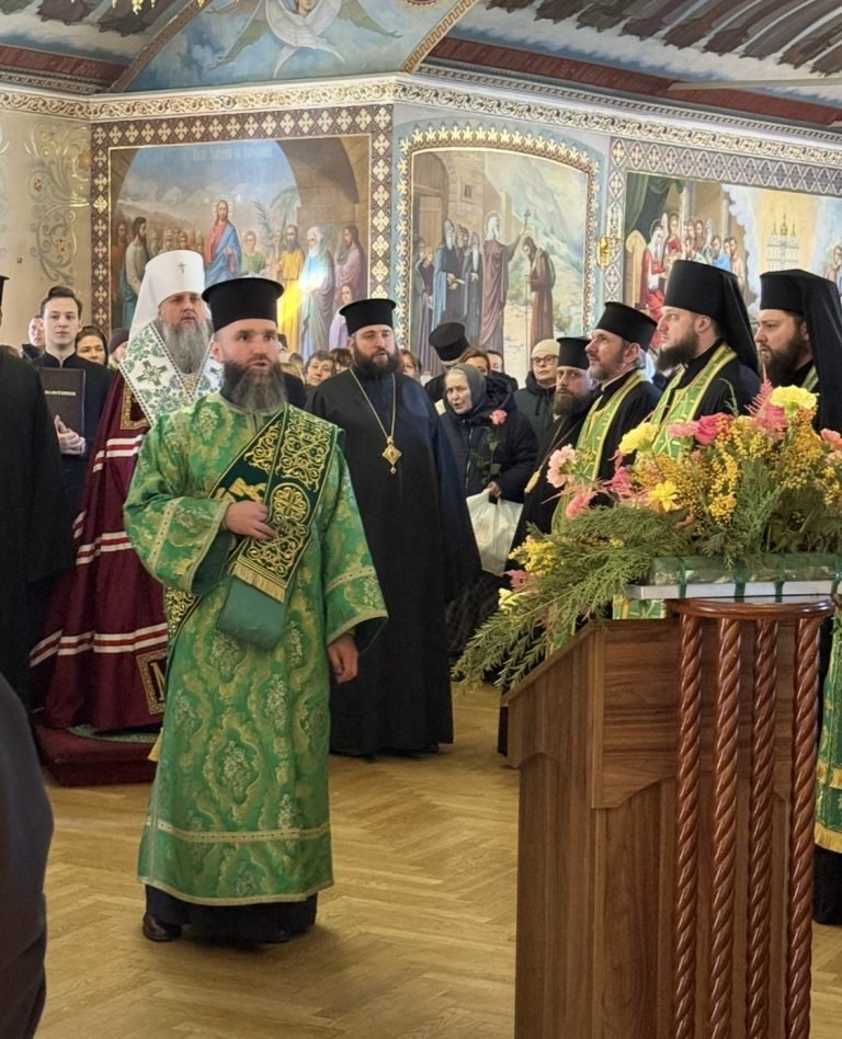 Молитовне відвідування святинь.#21