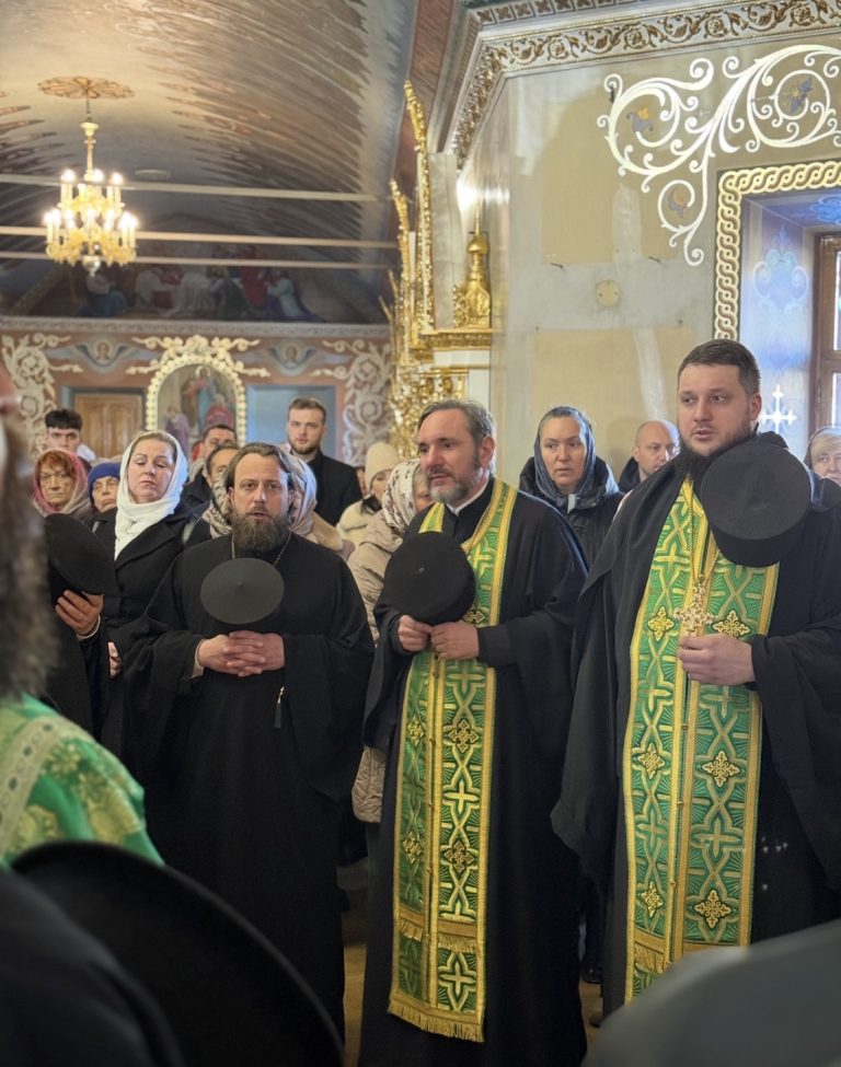 Молитовне відвідування святинь.#20