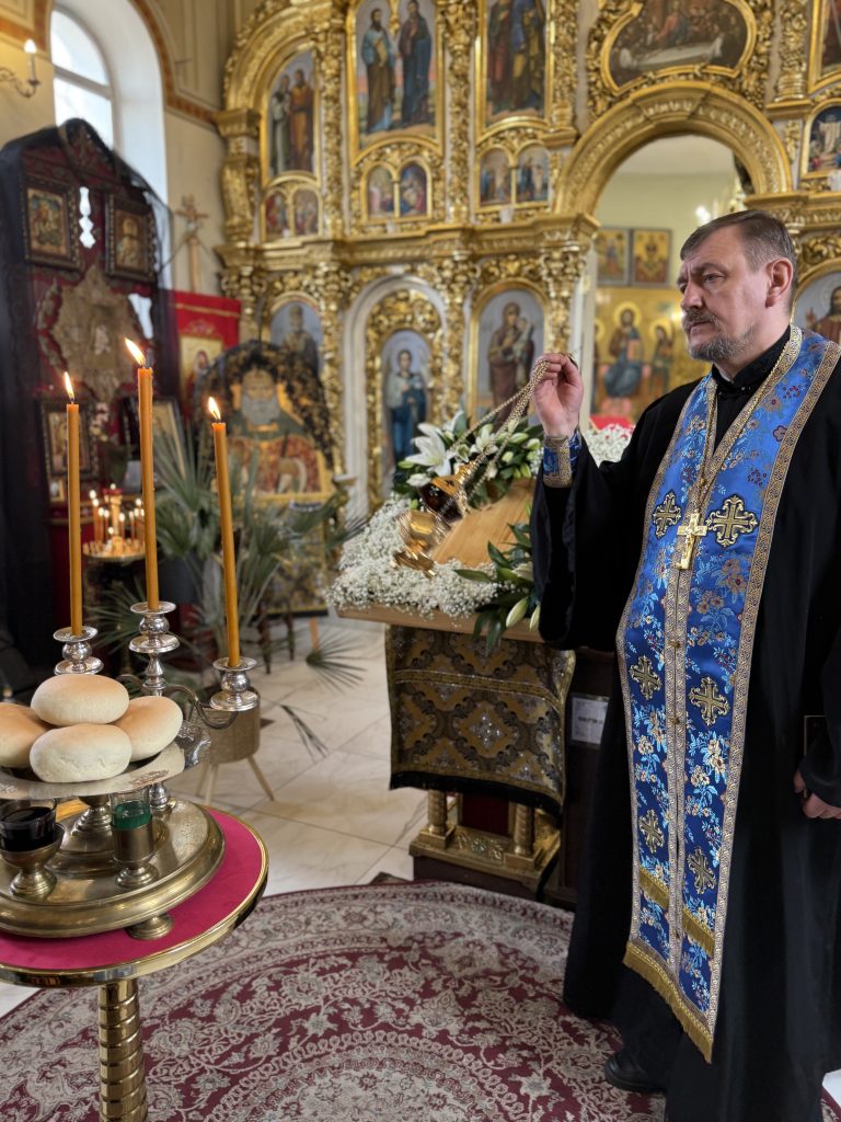 Вечірня Благовіщення Пресвятої Богородиці.