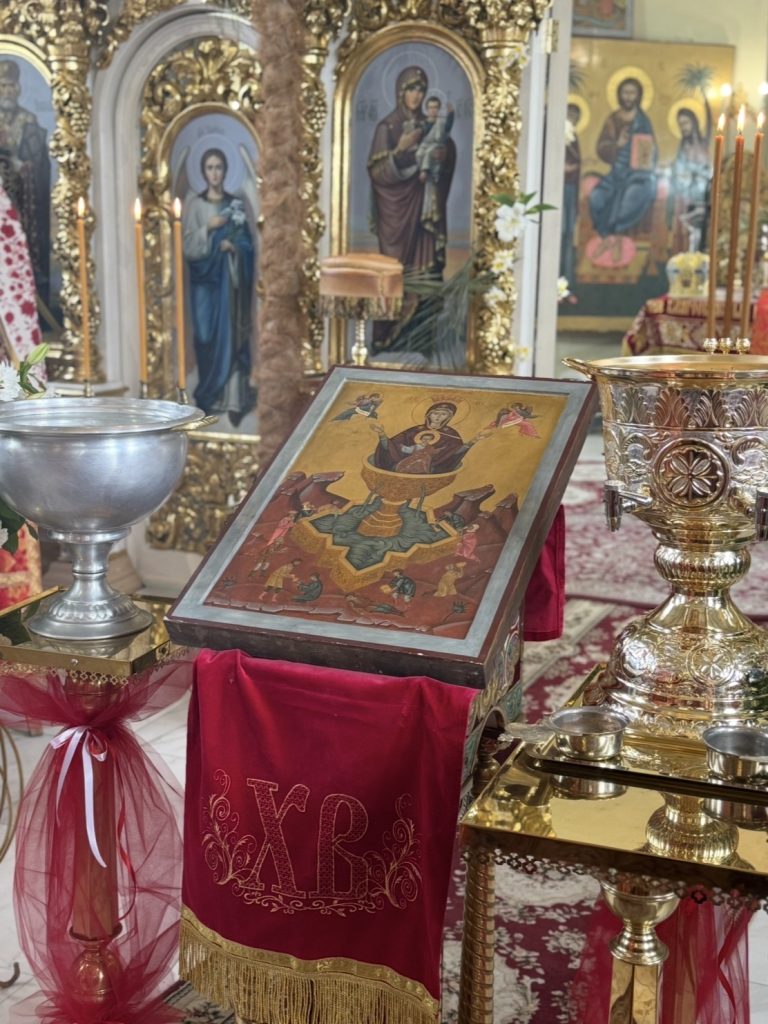 Світла  пʼятниця молебень до ікони Живоносне Джерело.