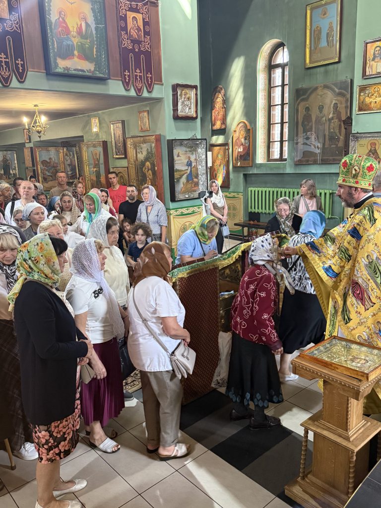 Неділя Всіх Святих землі Української.