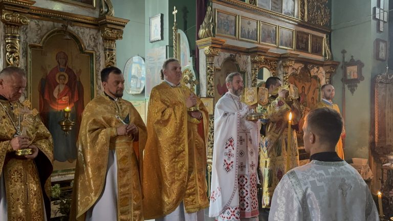 Перша Божественна  Літургія в Свято- Троїцькому Соборі.