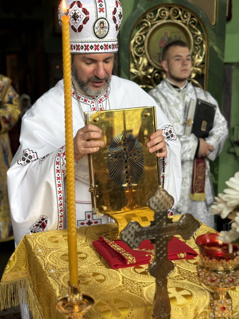 Перша Божественна  Літургія в Свято- Троїцькому Соборі.