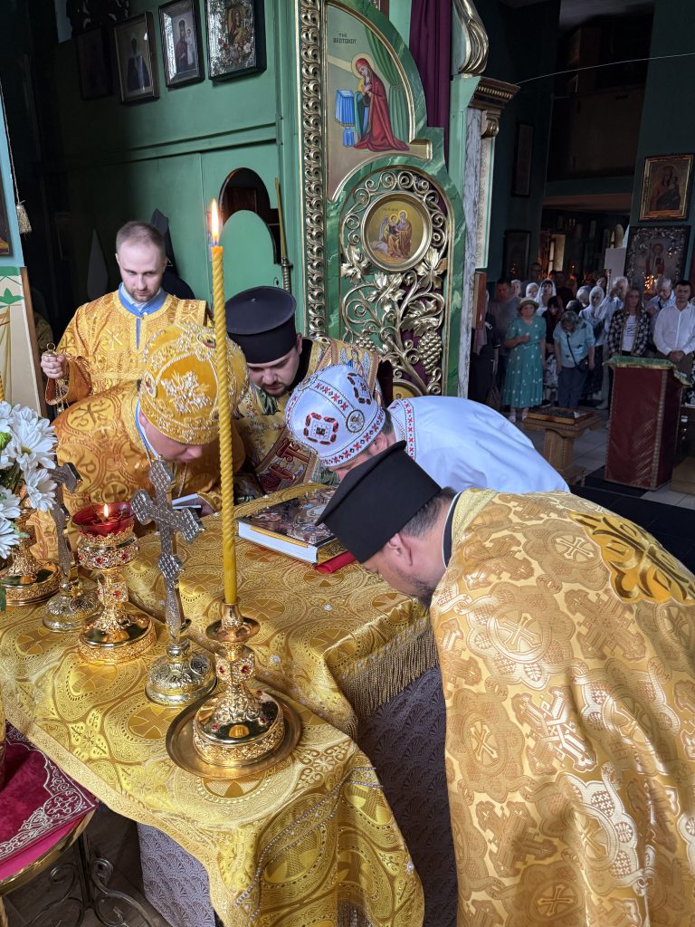 Перша Божественна  Літургія в Свято- Троїцькому Соборі.