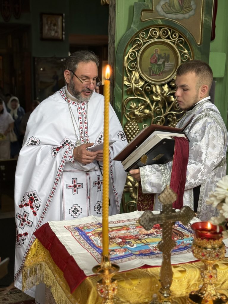 Перша Божественна  Літургія в Свято- Троїцькому Соборі.