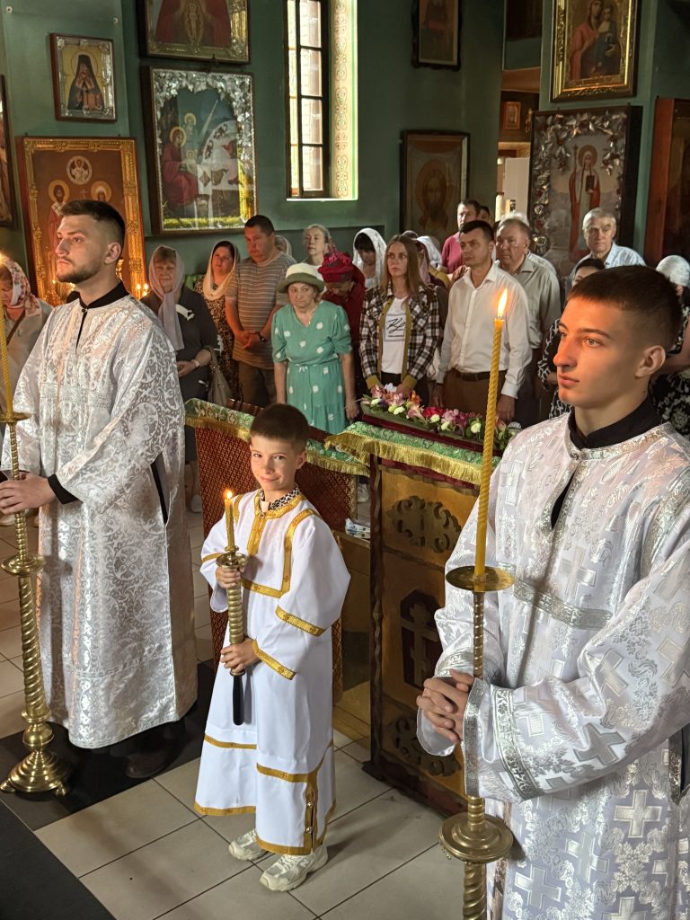 Перша Божественна  Літургія в Свято- Троїцькому Соборі.