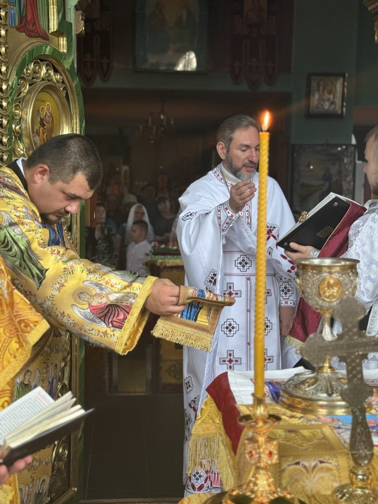 Перша Божественна  Літургія в Свято- Троїцькому Соборі.