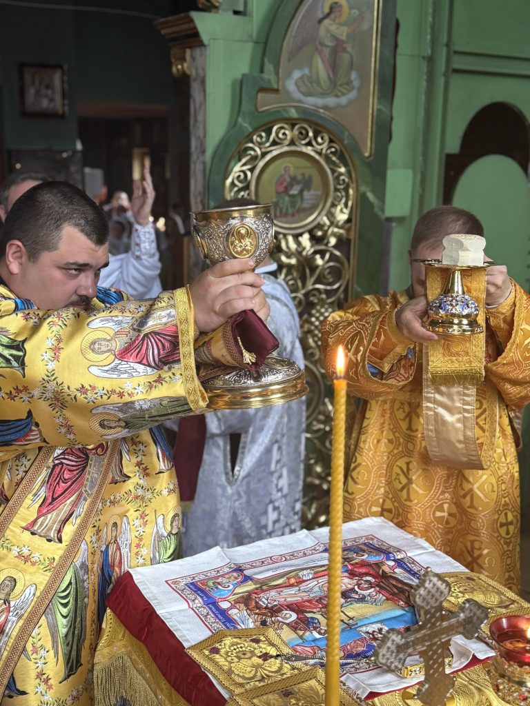 Перша Божественна  Літургія в Свято- Троїцькому Соборі.