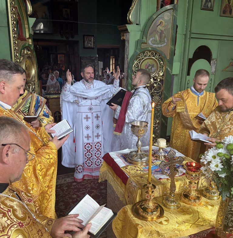 Перша Божественна  Літургія в Свято- Троїцькому Соборі.