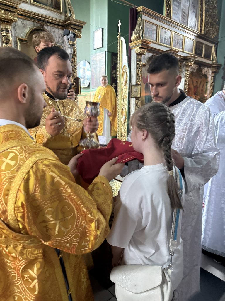 Перша Божественна  Літургія в Свято- Троїцькому Соборі.