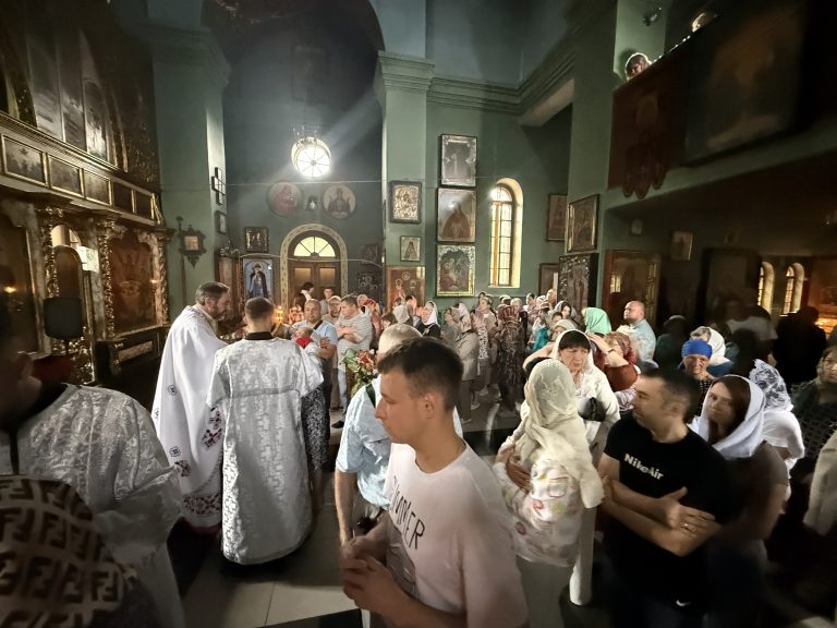 Перша Божественна  Літургія в Свято- Троїцькому Соборі.