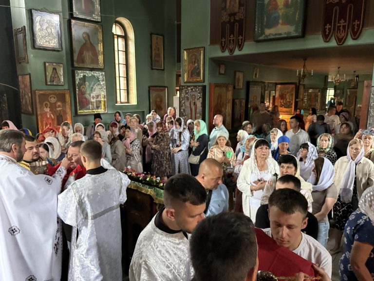 Перша Божественна  Літургія в Свято- Троїцькому Соборі.