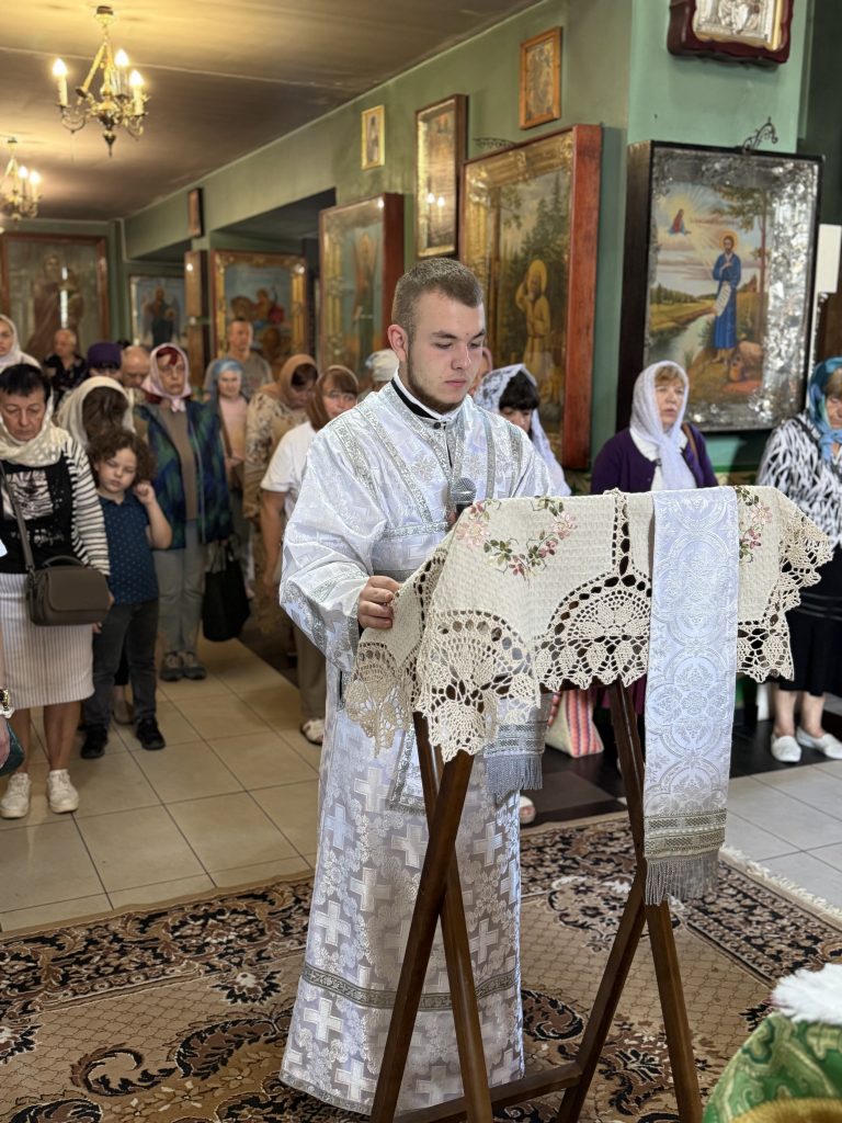 Неділя Всіх Святих землі Української.