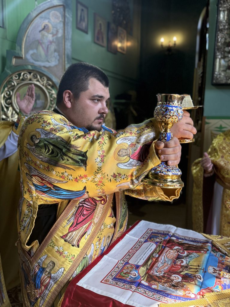 Неділя Всіх Святих землі Української.