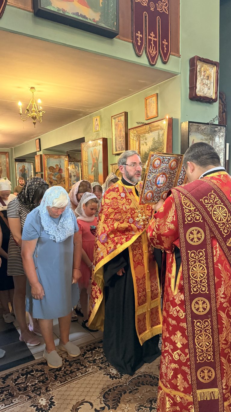 Всенічна винесення   Честного та Животаорчого Хреста Господнього.