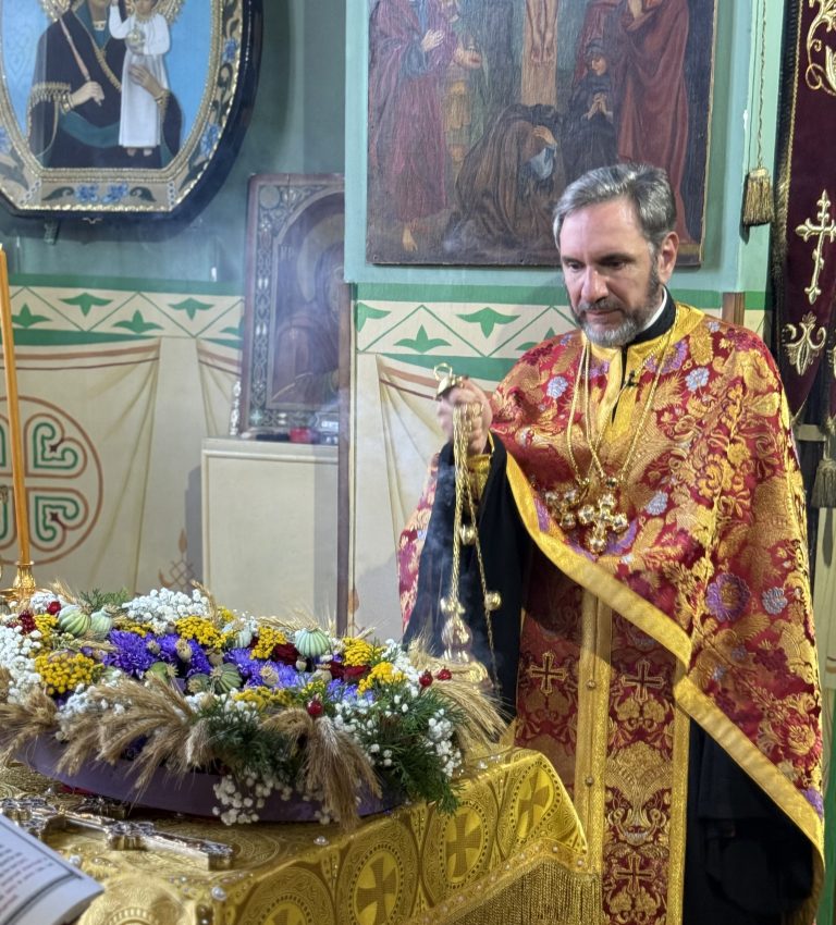 Всенічна винесення   Честного та Животаорчого Хреста Господнього.