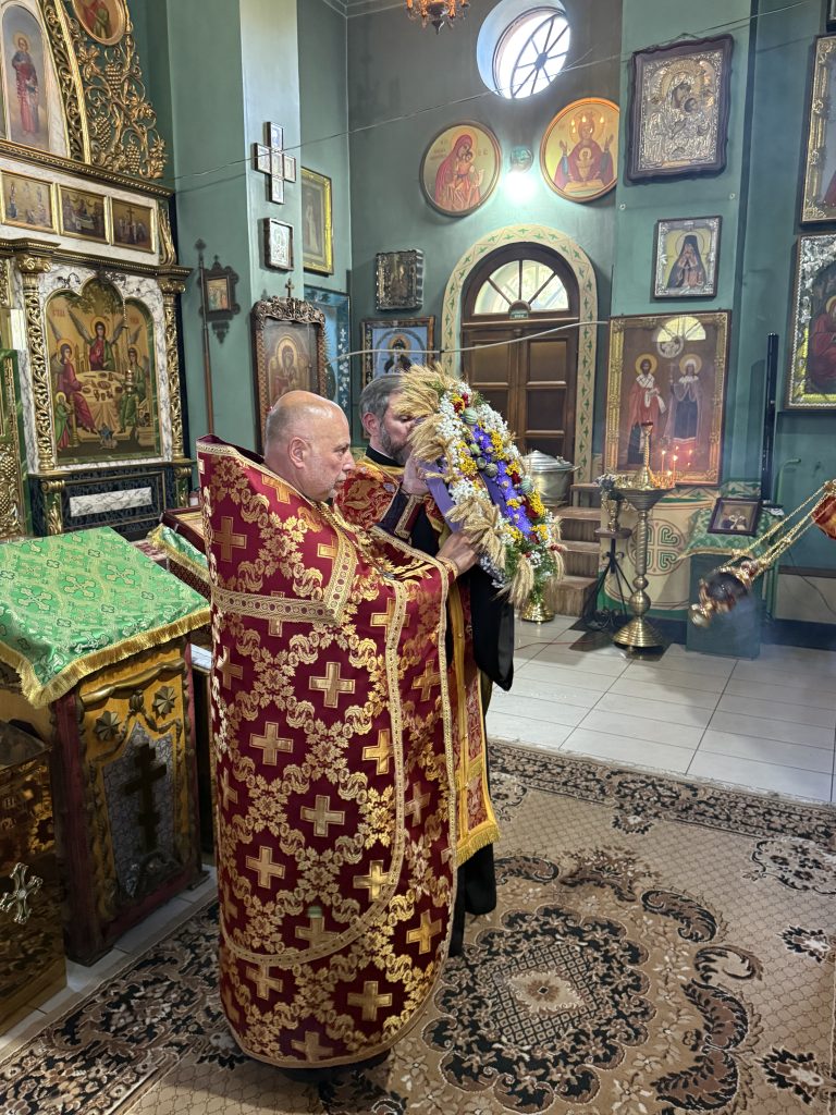 Всенічна винесення   Честного та Животаорчого Хреста Господнього.