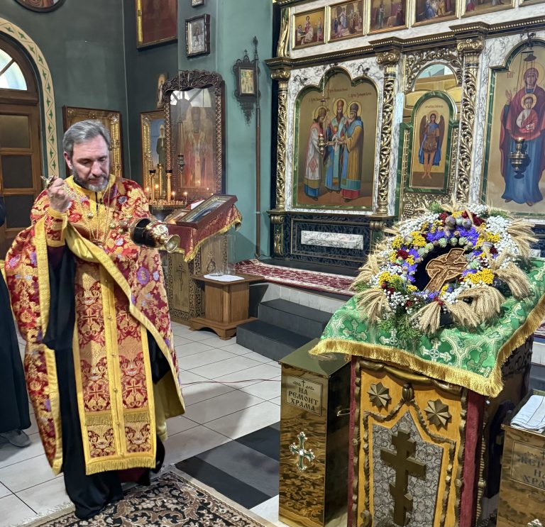 Всенічна винесення   Честного та Животаорчого Хреста Господнього.