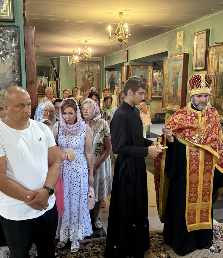 Всенічна винесення   Честного та Животаорчого Хреста Господнього.