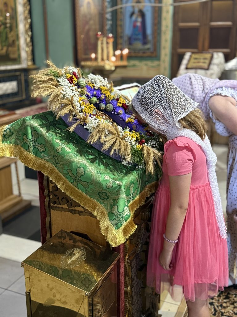 Всенічна винесення   Честного та Животаорчого Хреста Господнього.