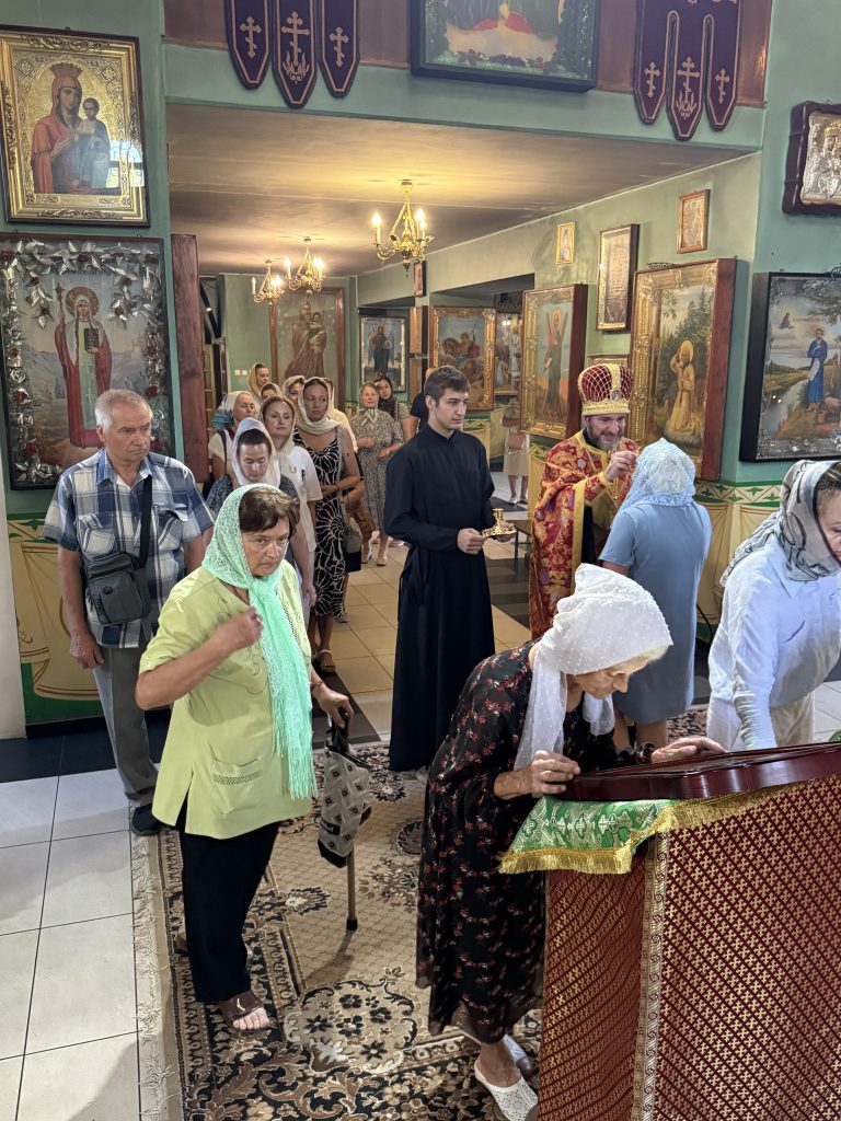 Всенічна винесення   Честного та Животаорчого Хреста Господнього.
