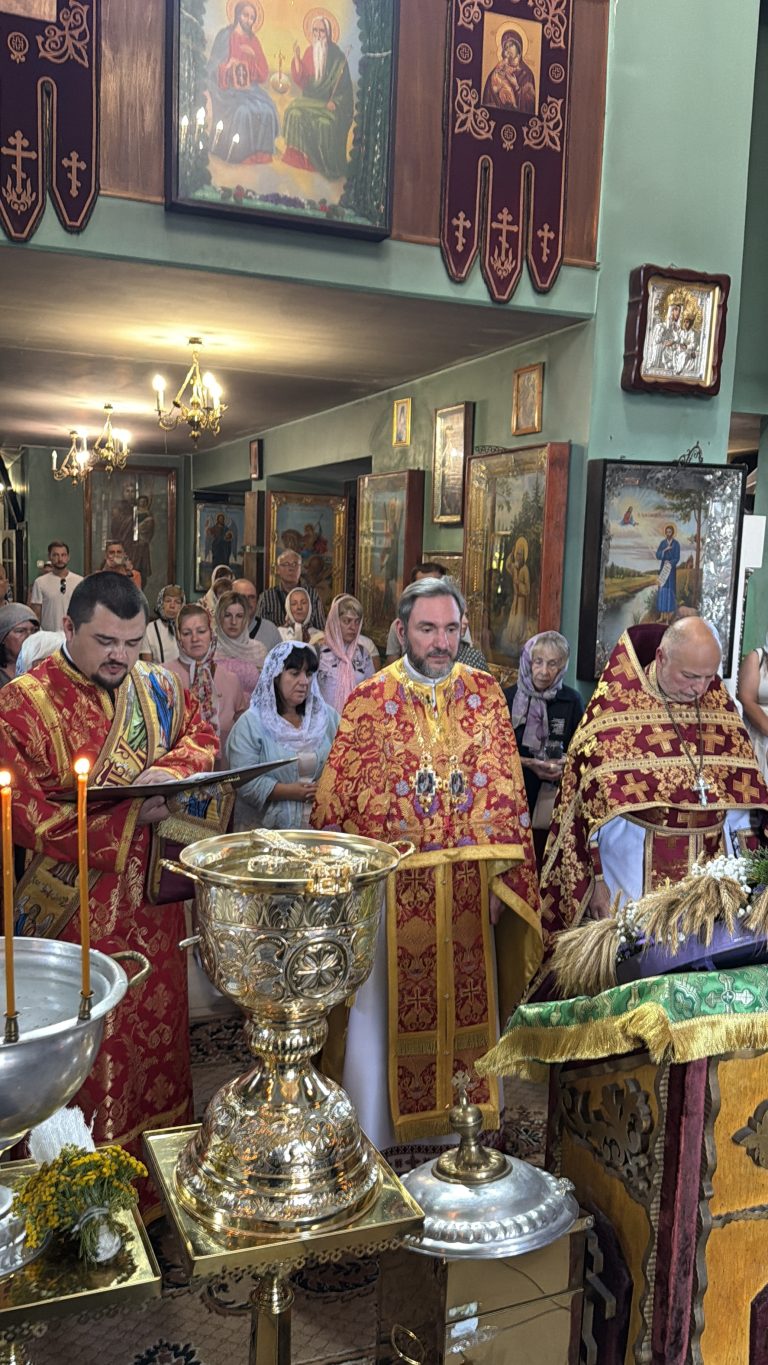 Винесення Чесно Хреста Господнього.