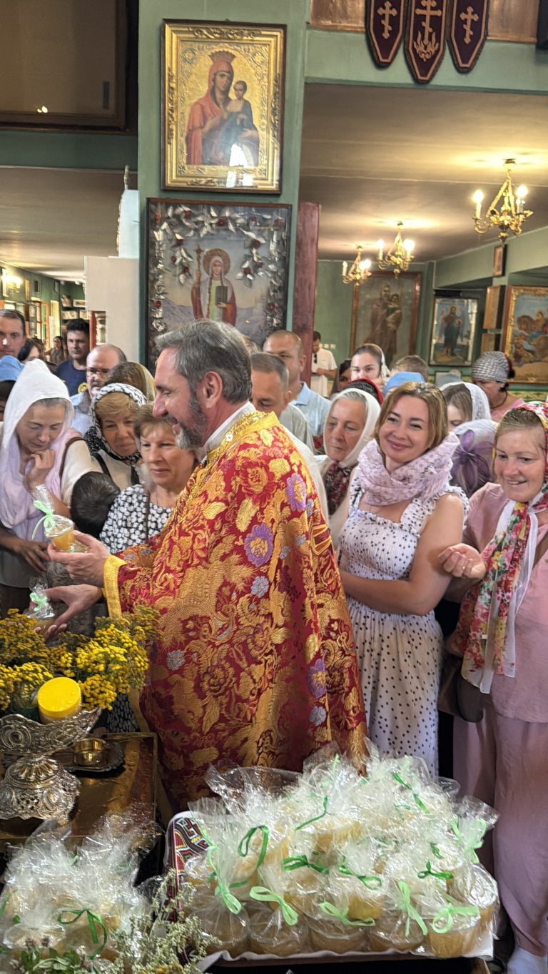 Винесення Чесно Хреста Господнього.