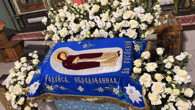 Всенішна Успіня Пресвятої Богородиці.