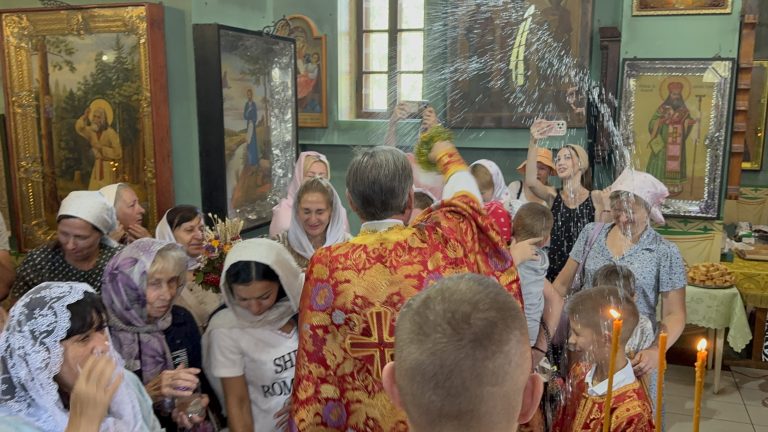 Винесення Чесно Хреста Господнього.