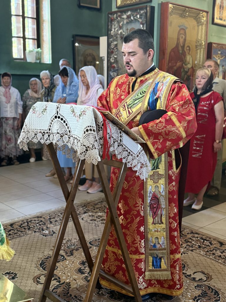 Винесення Чесно Хреста Господнього.