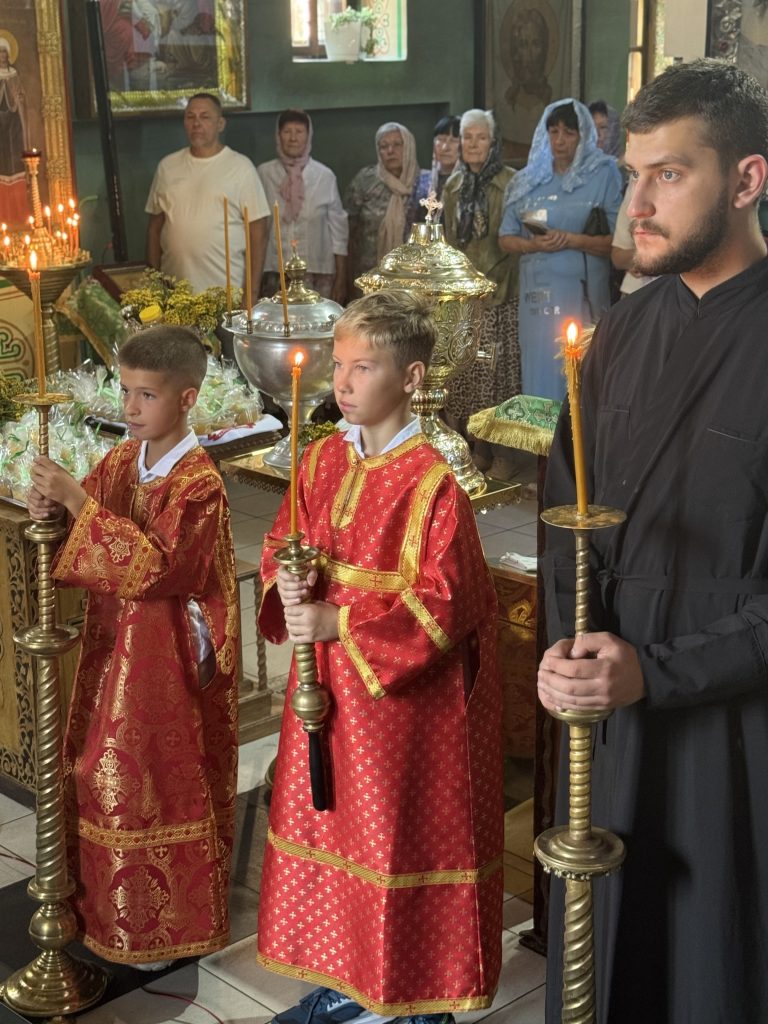 Винесення Чесно Хреста Господнього.