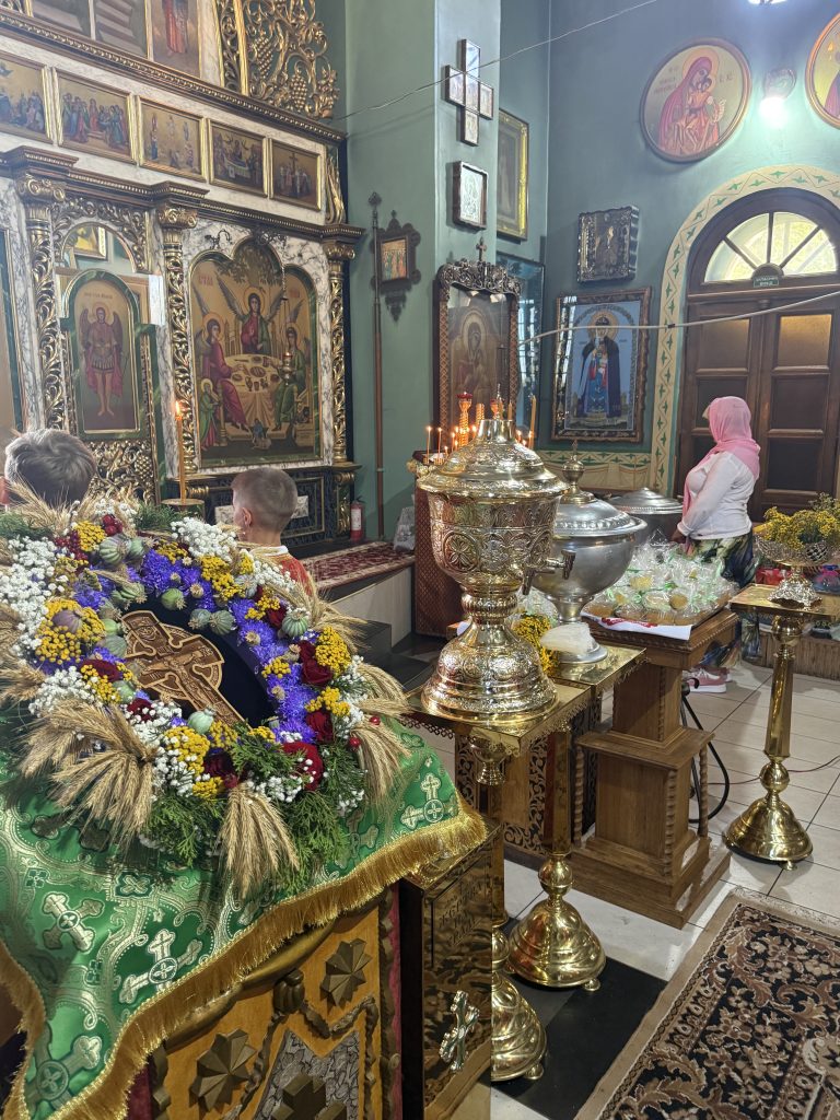Винесення Чесно Хреста Господнього.