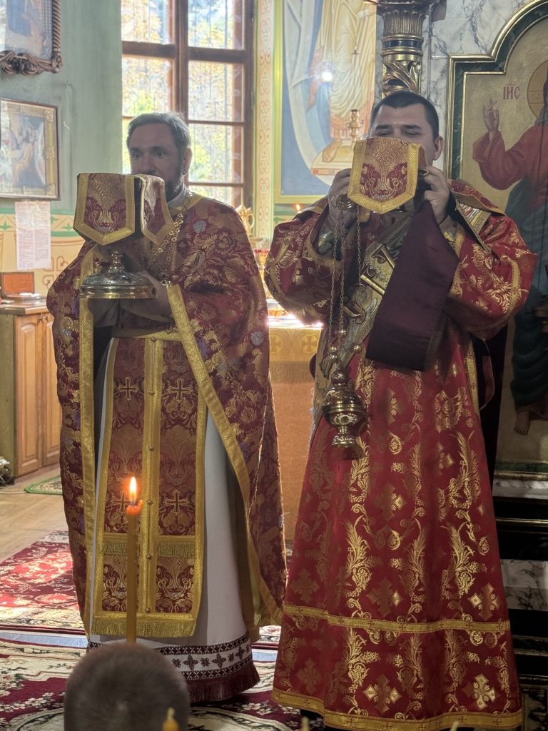 Винесення Чесно Хреста Господнього.